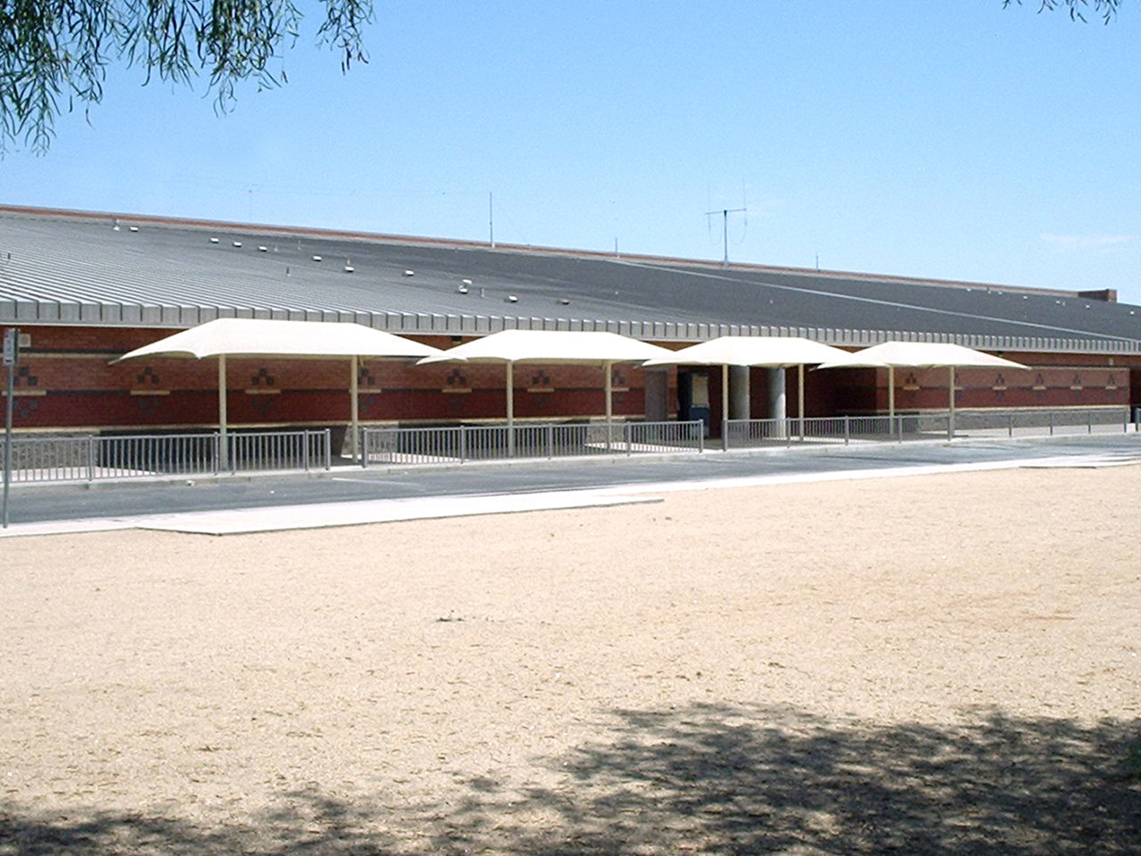 multiple usa shades outside of elementary school